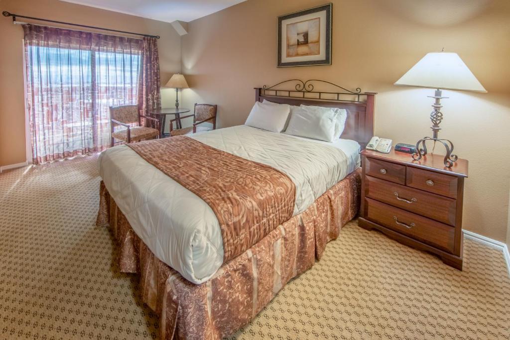 Studio Room with 1 Queen Bed